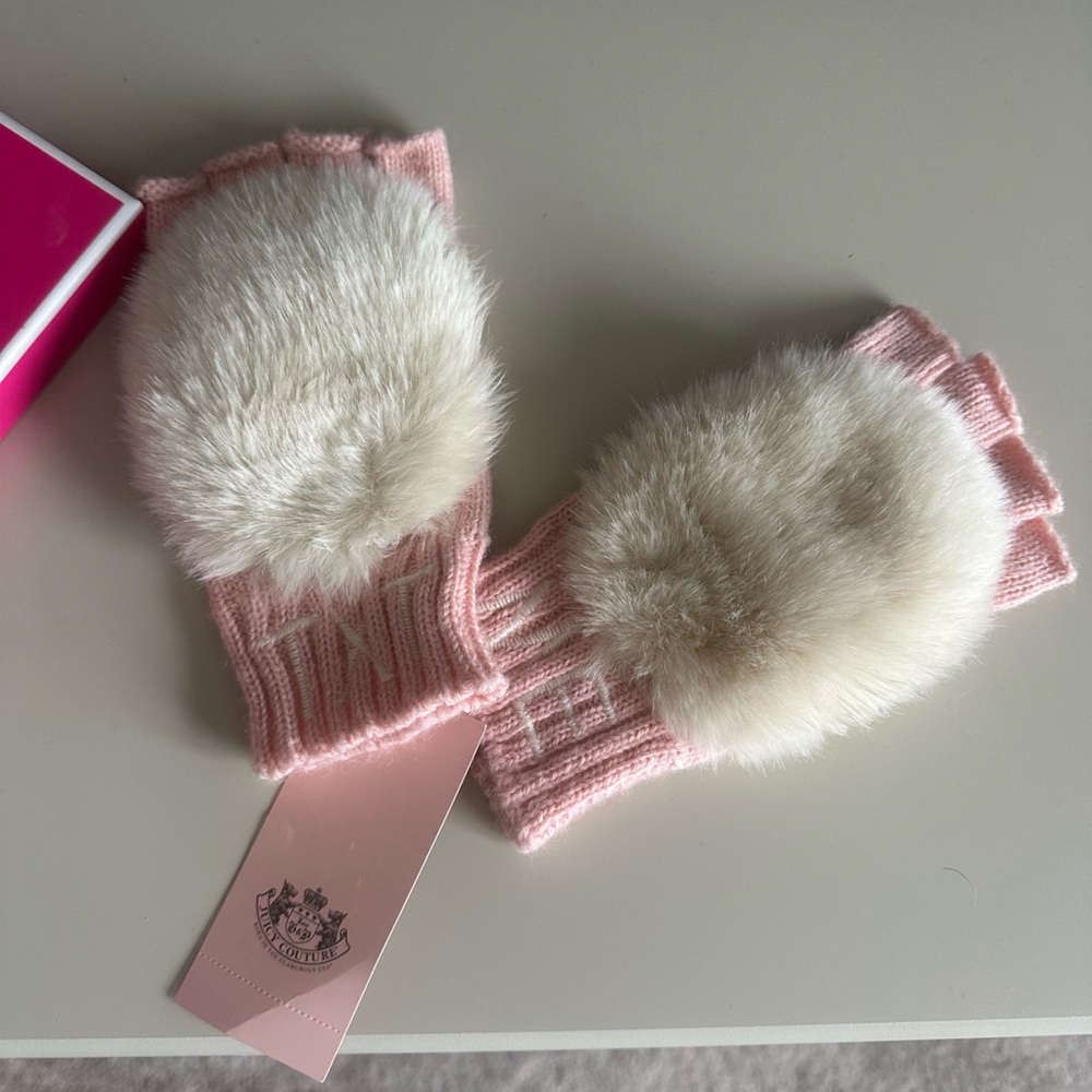 Juicy Couture Pink Faux Fur Fingerless Texting Gloves 💖